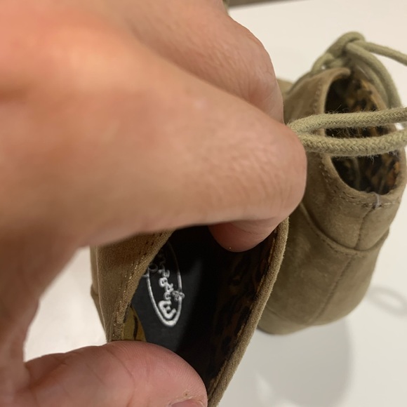 Shoes - Picture 5 of 5